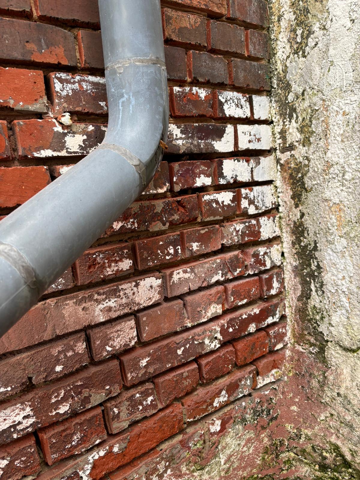 Klinkermauerwerk – herausgefallene Fugen